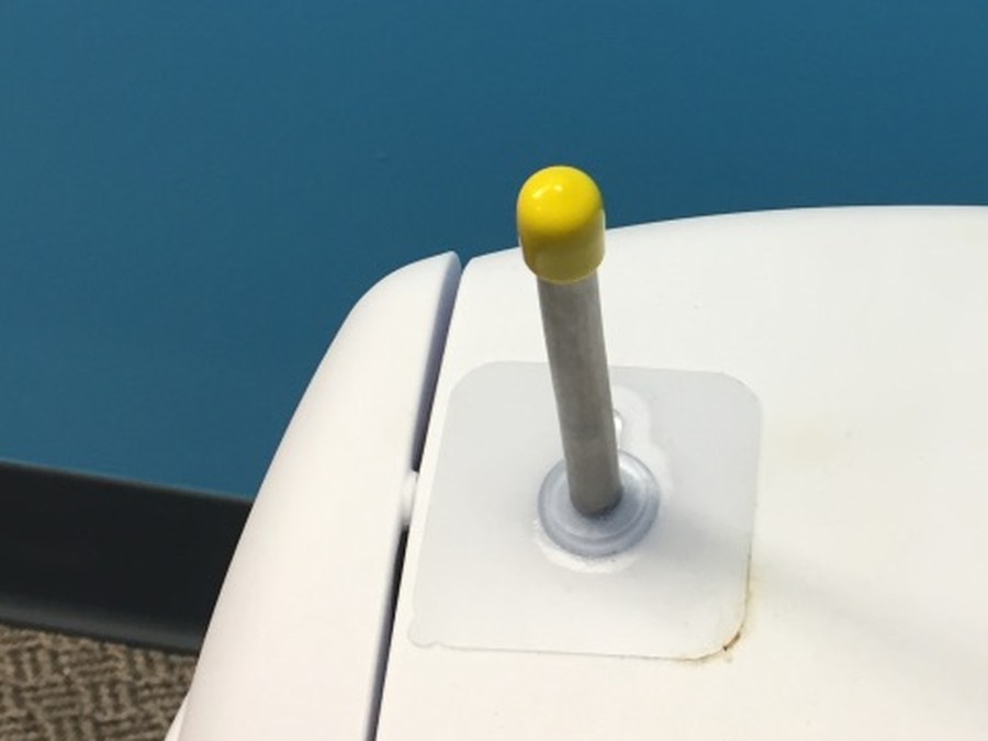 Screw on the yellow-tip rod
